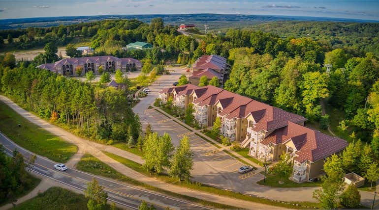 Carriage Country Club Towns in Horseshoe Valley Townhouse in Oro Medonte, Ontario, Canada preconstruction