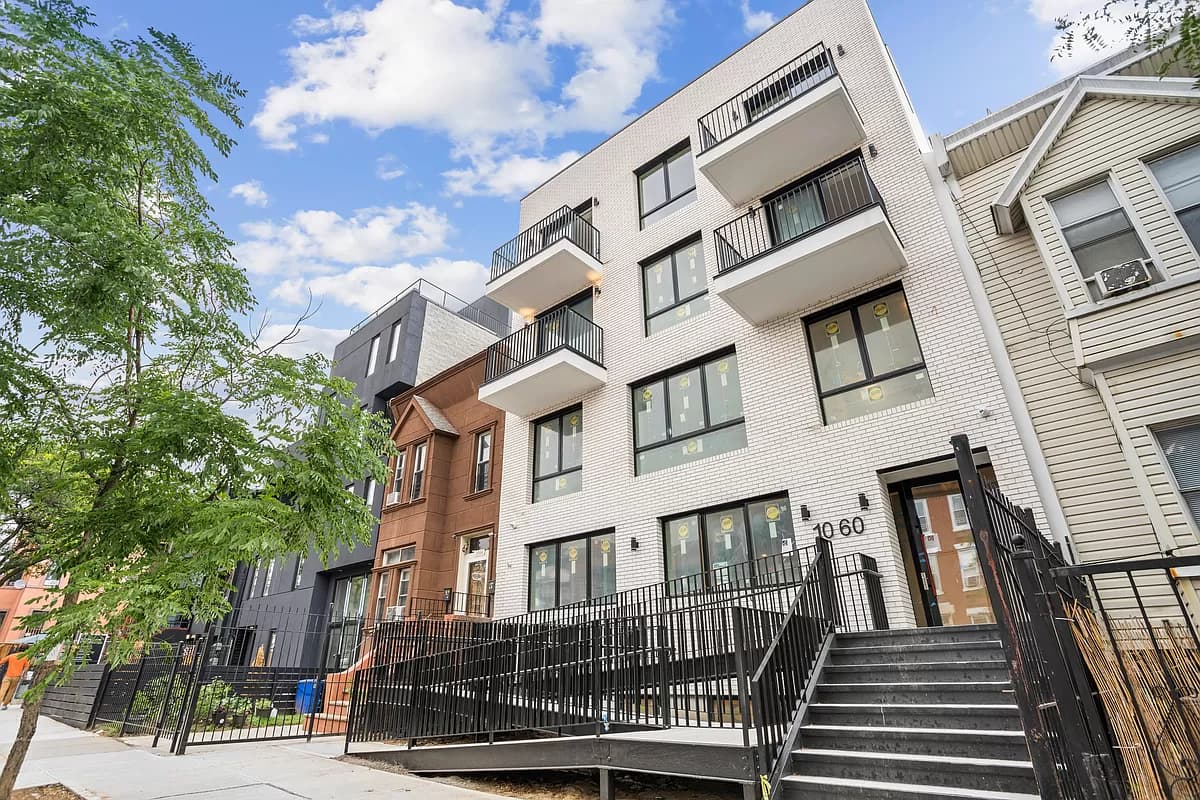 1060 Jefferson Avenue - 1705297037778 02d36bdfc4f7f801eb42e404c9f872dd se extra large 1500 800 1060 Jefferson Avenue - 1705297037778 02d36bdfc4f7f801eb42e404c9f872dd se extra large 1500 800