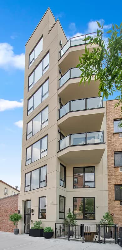 61 North Henry