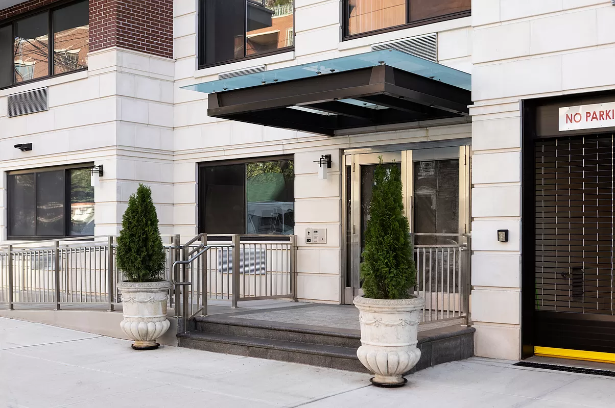 SoFo Tower - 1705560823346 66e21f23b4e1f915b740f24d0e9396ac se extra large 1500 800